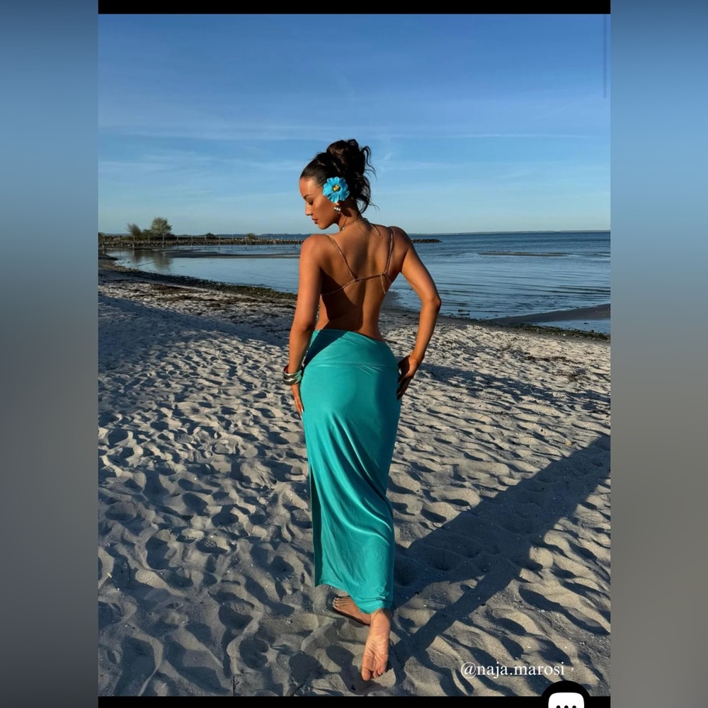 Mew Mews Beaded bralette with silver accents and matching beaded sarong/skirt - Picture 5 of 7